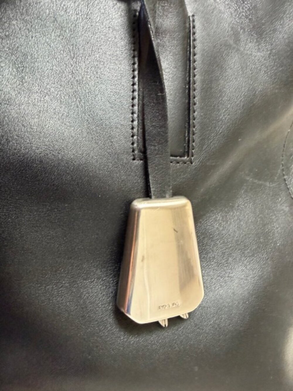 VINTAGE PRADE BLACK LEATHER TOTE BAG WITH LOCK - Picture 9 of 14